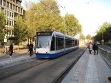 Amsterdam sporvognslinje 10 med lavgulvsledvogn 2001 på Frederiksplein (2009)