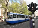 Amsterdam sporvognslinje 14 med ledvogn 801 ved Westermarkt (2009)