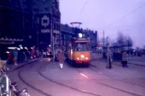 Amsterdam sporvognslinje 9 med ledvogn 620 ved Centraal Station (1987)