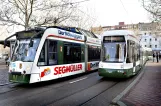 Augsburg sporvognslinje 3 med lavgulvsledvogn 828 ved Königsplatz (2010)