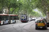 Barcelona turistlinje 55 med motorvogn 10 nær Plaça Kennedy (2012)