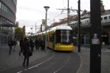 Berlin hurtiglinje M4 med lavgulvsledvogn 8009 på Neue Promenade (2012)