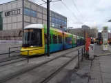 Berlin hurtiglinje M5 med lavgulvsledvogn 8022 ved U Alexanderplatz (2018)