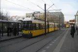 Berlin hurtiglinje M6 med lavgulvsledvogn 1000 ved S+U Alexanderplatz/Gontardstraße (2007)