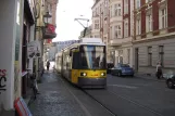 Berlin sporvognslinje 62 med lavgulvsledvogn 1089 tæt på Schloßplatz Köpenick (2012)