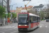 Bratislava sporvognslinje 13 med ledvogn 7118 på Hurbanovo námestie (2008)