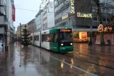 Bremen sporvognslinje 2 med lavgulvsledvogn 3004 på Obernstraße (2012)