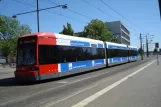 Bremen sporvognslinje 6 med lavgulvsledvogn 3121 ved Flughafen-Süd Neuenlander Feld (2011)