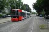 Bremen sporvognslinje 8 med lavgulvsledvogn 3038 ved Busestr. (2009)