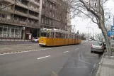 Budapest sporvognslinje 41 med ledvogn 1318 tæt på Szent Gellért tér - Műegyetem M (2013)