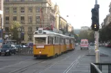 Budapest sporvognslinje 49 med motorvogn 3866 på Károly kötút (2006)