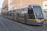 Dublin linje Rød med lavgulvsledvogn 4010 på Jervis (2011)