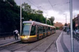 Dublin sporvognslinje Grøn med lavgulvsledvogn 4009 ved St. Stephen's Green (2006)