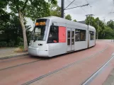 Düsseldorf regionallinje U71 med lavgulvsledvogn 3345 nær Benrath S (2020)