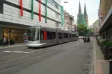 Düsseldorf sporvognslinje 707 med lavgulvsledvogn 2036 ved Jacobistraße (2010)