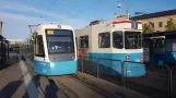 Gøteborg sporvognslinje 2 med lavgulvsledvogn 421 "Gerd Hegnell" ved Centralstation (2020)