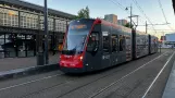 Haag sporvognslinje 9 med lavgulvsledvogn 5019 ved Station Hollands Spoor (2022)