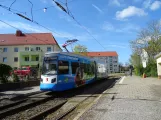 Halberstadt sporvognslinje 2 med lavgulvsledvogn 2 ved Herbingstraße (2017)