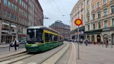 Helsingfors ekstralinje 9B med lavgulvsledvogn 469 ved Kaisaniemenkatu / Kajsaniemigatan (2024)