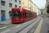 Innsbruck Stubaitalbahn (STB) med lavgulvsledvogn 355 på Westbahnhof (2012)