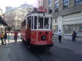 Istanbul Nostalgilinje T2 med motorvogn 47 ved Galatasaray (2014)