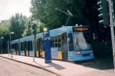 Kassel sporvognslinje 7 med lavgulvsledvogn 471 ved Ihringshäuser Straße (2007)