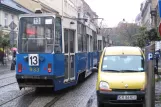 Kraków sporvognslinje 13 med motorvogn 933 nær Stradom (2011)