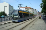 Leipzig sporvognslinje 15 med lavgulvsledvogn 1208 "Nürnberg" ved Johannisplatz (2008)