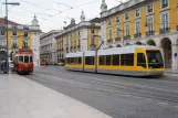 Lissabon Colinas Tour med motorvogn 8 på Praça do Cormércio (2013)