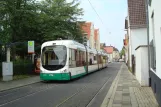 Ludwigshafen am Rhein sporvognslinje 10 med lavgulvsledvogn 2218 ved Kreuzstraße (2014)