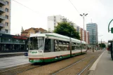 Magdeburg sporvognslinje 1 med lavgulvsledvogn 1364 ved Universität (2003)