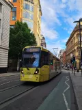 Manchester sporvognslinje Lilla med ledvogn 3053 tæt på Exchange Square (2022)