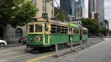 Melbourne turistlinje 35 (City Circle) med motorvogn 981 ved Bourke Street/Spring Street (2024)