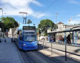 München sporvognslinje 16 med lavgulvsledvogn 2201 ved Karlsplatz (Stachus) (2020)