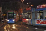 München sporvognslinje 21 med lavgulvsledvogn 2210 på Karlsplatz (Stachus) (2014)