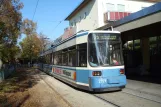 München sporvognslinje 25 med lavgulvsledvogn 2156 ved Grünwald, Derbolfinger Platz (2007)