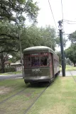 New Orleans linje 12 St. Charles Streetcar med motorvogn 906 ved S Carrollton / Sycamore (2010)