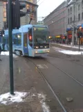 Oslo sporvognslinje 13 med lavgulvsledvogn 170 nær Jernbanetorget (2010)