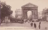 Postkort: 10. BORDEAUX - Place de la Victoire et la Porte d'Aquitaine (1919)