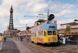 Postkort: Blackpool sporvognslinje T1 med museumsvogn 706 tæt på North Pier (1989)