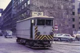 Postkort: Oslo Korntrikken med motorgodsvogn 355 i krydset Dronningensgate/Rådhusgate (1966)