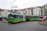 Poznań sporvognslinje 2 med ledvogn 672 i krydset Rynek Jeżycki (2009)