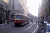 Prag sporvognslinje 22 med motorvogn 7070 på Ječná (2005)