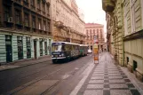 Prag sporvognslinje 5 med motorvogn 7262 ved Dláźděná (2001)