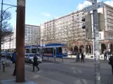 Rostock ekstralinje 2 med lavgulvsledvogn 658 ved Lange Straße (2015)