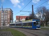 Rostock ekstralinje 2 med lavgulvsledvogn 667 på Neuer Markt (2015)