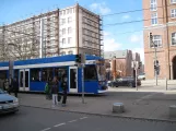 Rostock sporvognslinje 5 med lavgulvsledvogn 665 nær Lange Str. (2015)