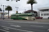 San Francisco F-Market & Wharves med motorvogn 1050 nær Embarcadero & Bay (2010)