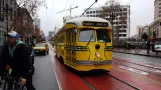 San Francisco F-Market & Wharves med motorvogn 1057 ved Market Street & Powell Street (2019)