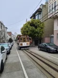 San Francisco kabelbane Powell-Hyde med kabelsporvogn 7 nær Washington & Jones (2022)